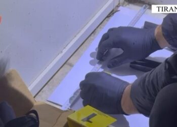 39-vjeçari arrestohet për ngarje në bulevardin “Bajram Curri” me pistoletë, arma dhe fishekët e sekuestruar.