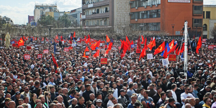 60 Autobusë nga Kosova në Protestën e Tiranës, Gucati: Edi Rama Gjithashtu do të Marrë Pjesë