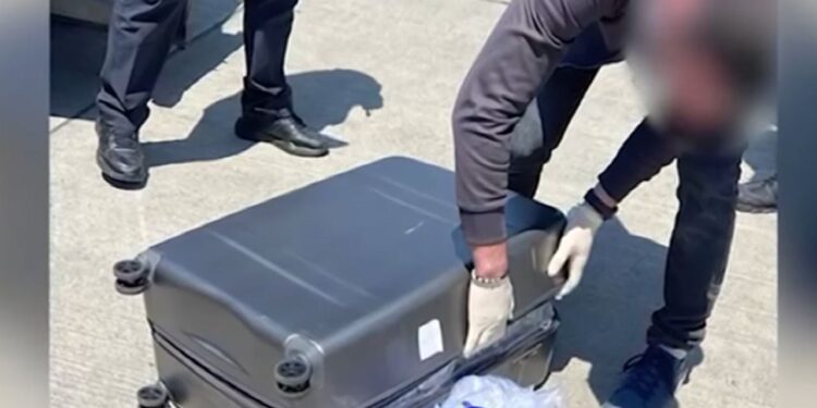 60 kg drogë e ndaluar në Rinas/ Dy kinezë arrestohen pasi kishin udhëtuar nga Tajlanda