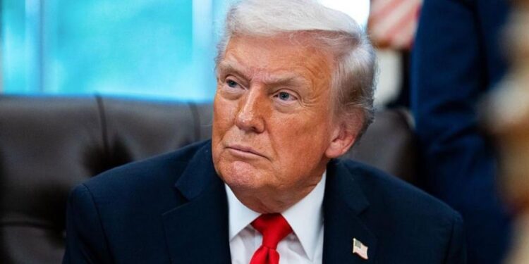 A është në rrugën e kandidimit për mandatin e tretë? Trump nuk e lëshon Shtëpinë e Bardhë, a do të ndryshojë Kushtetutën e SHBA-së?