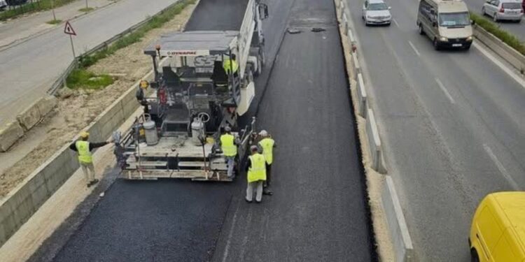 ARRSH fillon të hënën riparimin e rrugës Vorë-Ura e Dajlanit, segmentet ku do të ndalet qarkullimi.