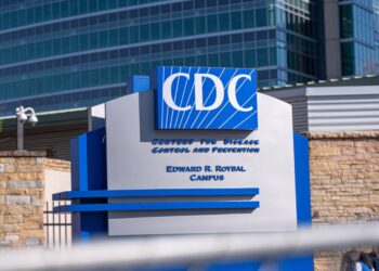Administrata Trump shkarkon nga puna zyrtarë të CDC-së, përfshirë shumë shkencëtarë.