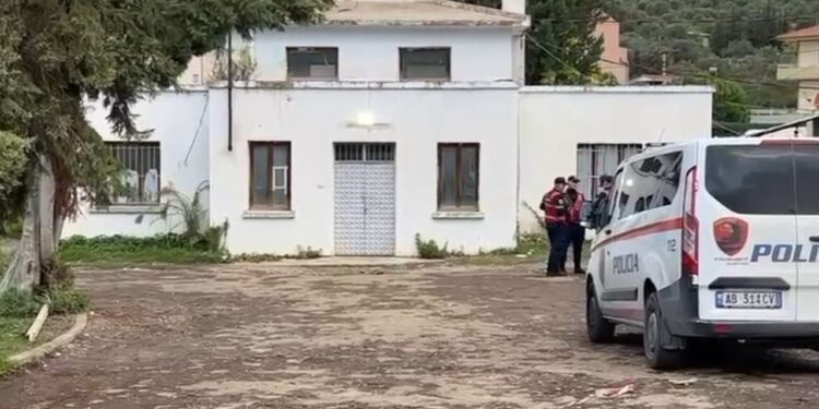 Aksident tragjik në Vlorë në mëngjes, 17-vjeçari humb jetën/ Familjarët e revoltuar: Nuk na e japin trupin e djalit.