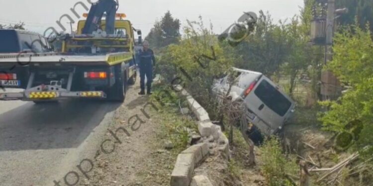 Aksidenti në rrugën Lushnjë-Berat, tre turistë polakë të lënduar; ndalon drejtuesin e furgonit.