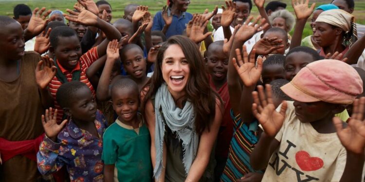 Akuzohet për racizëm dhe seksizëm, organizata bamirëse e drejtuar nga bashkëshortja e Prince Harryt reagon: Spekulime të pavertetë nga ish-punonjësit.