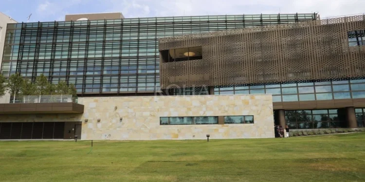 Ambasada e SHBA-së në Kosovë pezullon postimet në Facebook.