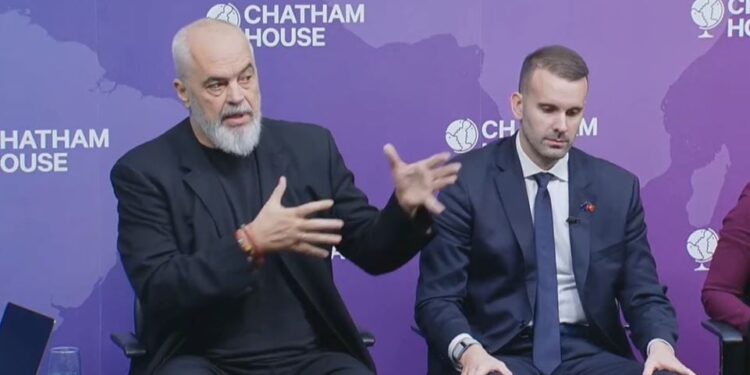 "Ambasadori ynë ka mbërritur me skaf dhe është ambasador": Rama nga Londra lëshon një mesazh 'thumbues': Mbylleni atë gojën për shqiptarët.