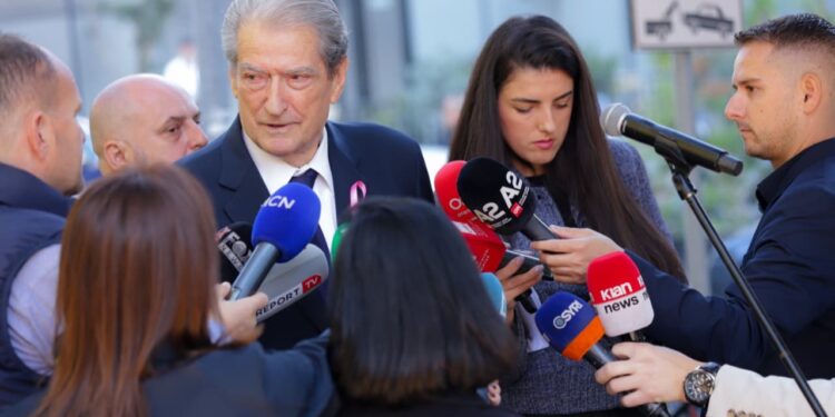 "Arresti i avokatit, një mënyrë për të heshtur" / Berisha mbi mandatin e Sonila Bejtjes: Gjykata Kushtetuese shkel ligjin.