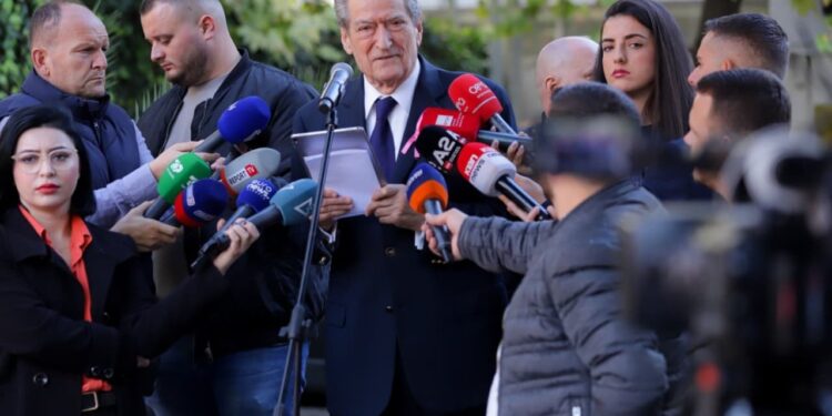 Arrestimi i Metës: Berisha akuzon kreun e SPAK-ut si bashkëfajtor për mosfillimin e procedimeve ligjore.