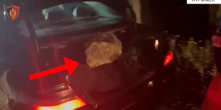 Arrestohet 46-vjeçari në Korçë për transportin e 16 kg lëndëve narkotike drejt Greqisë, në kërkim edhe të bashkëpunëtorit të tij