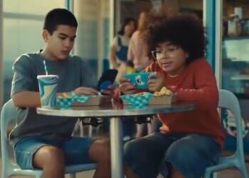 Australia nis fushatën për të ndaluar përdorimin e mediave sociale nga adoleshentët.