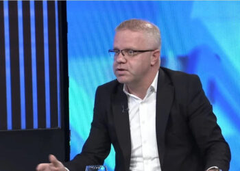 Bajraktari paralajmëron për rrezikun e anëtarësimit në KiE nëse Kosova pranon refugjatët nga Britania.