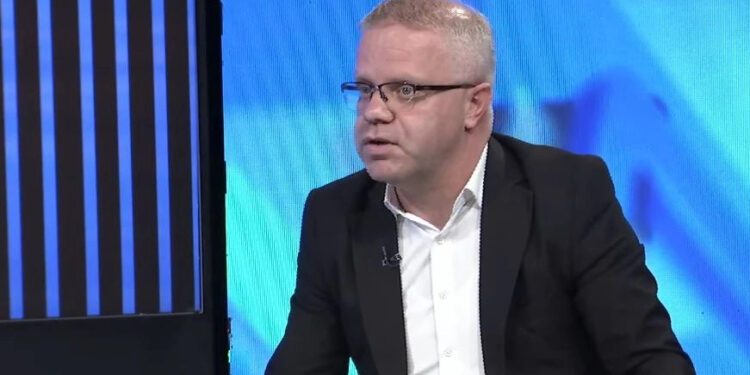 Bajraktari paralajmëron për rrezikun e anëtarësimit në KiE nëse Kosova pranon refugjatët nga Britania.