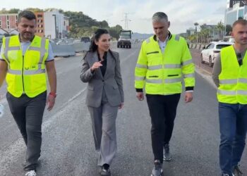 Balluku inspekton punimet e autostradës Tiranë-Durrës: Do të jemi gati për festat e fundvitit, qytetarët kanë treguar mirëkuptim për trafikun