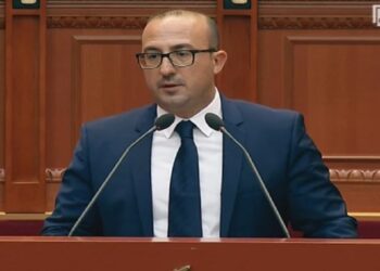 Bardh Koli përjashtohet për 15 ditë nga punimet në Kuvend: "Qëllimi është të heshtin opozitën," thotë Korreshi me shaka: "Na ulën çmimin."