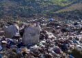Bashkitë pranojnë menaxhimin problematik: Dhjetëra mijëra tonë mbetjesh përfundojnë në natyrë.