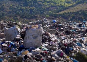 Bashkitë pranojnë menaxhimin problematik: Dhjetëra mijëra tonë mbetjesh përfundojnë në natyrë.