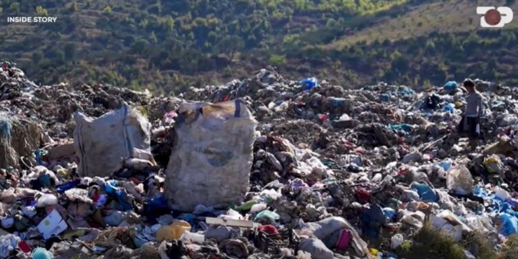 Bashkitë pranojnë menaxhimin problematik: Dhjetëra mijëra tonë mbetjesh përfundojnë në natyrë.