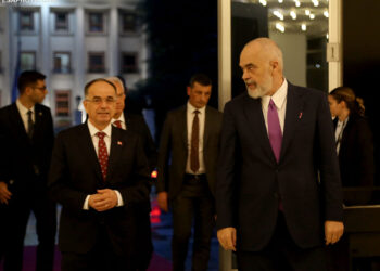 Kryeministri Edi Rama dhe presidenti i Republikes, Bajram Begaj duke hyre ne ambientet e Pallatit te Kongreseve, ku u mbajt Samiti i Diaspores 2023. Kjo eshte hera e trete qe mbahet ky Samit, ndersa ka mbledhur figura te rendesishme shqiptare nga i gjithe rajoni dhe me gjere. Gjate tij, figurat kryesore politike shqiptare kane bere thirrje per perfshirje te diaspores ne proceset politike./r/n/r/nPrime Minister Edi Rama and the President of the Republic, Bajram Begaj entering the premises of the Palace of Congresses, where the 2023 Diaspora Summit was held. This is the third time that this Summit has been held, while it has gathered important Albanian figures from the whole region and beyond. During it, the main Albanian political figures have called for the inclusion of the diaspora in the political processes.