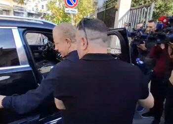 Behgjet Pacolli: "Aeroporti i Vlorës do të realizohet, do jetë më i bukuri" pas daljes nga Prokuroria e Tiranës 
Pacolli thekson besimin në drejtësi dhe shprehet për realizimin e aeroportit