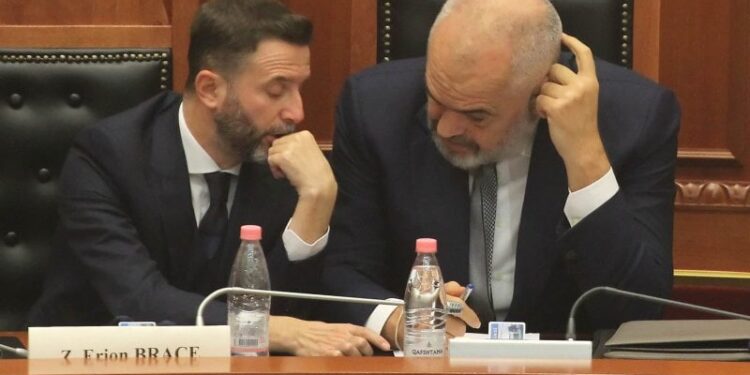 Braçe zbulon prapaskenat e zgjedhjes së Ramës si kryetar i PS 20 vjet më parë: Reagimi i Servetit dhe Ruçit ndikoi në…