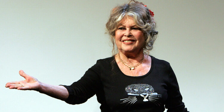 Brigitte Bardot shpreh zemërimin për thashethemet mbi vdekjen e saj: "Nuk e di se cili idiot e shpiku këtë histori të rreme"