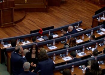 Buxheti i Kosovës në krizë, ekspertët i bëjnë thirrje presidentes Osmani: Gjeni zgjidhje, përndryshe shteti do të funksionojë deri në janar.