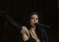 Çfarë ndodhi në skenë? Dua Lipa kërkon ndihmë mjekësore!