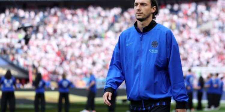 Chivu përjeton "dhimbje koke", Interi përjashton mbrojtësin e djathtë për ndeshjen me Romën.