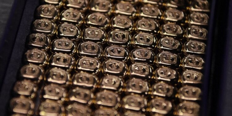 Çmimi i arit në Shqipëri rritet/ Ndikimi i ndryshimeve në bursat globale, kap vlerën mbi 4300 dollarë për onz