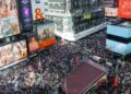 "Demokraci mbi monarki": Sheshi "Times Square" mbushet me protestues që kundërshtojnë politikat e Trumpit.