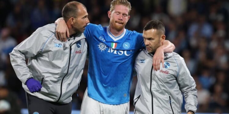 Dëmtimi i De Bruynes gjatë penalltisë ndaj Interit ngjall shqetësim në Napoli për një mungesë të mundshme të gjatë të belgut
