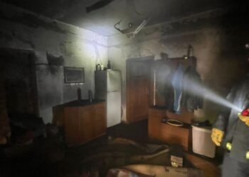 Detaje të reja mbi tragjedinë në Maliq/ Zjarri shpërtheu në kuzhinë, fëmijët u gjetën të asfiksuar jashtë shtëpisë.