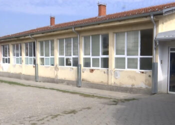 Dhunë ndaj një të riu 14-vjeçar në oborrin e shkollës