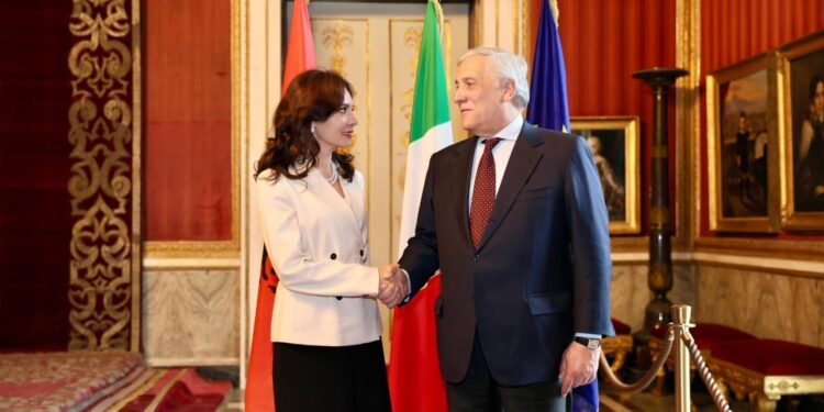 Diskutohen projektet e përbashkëta Shqipëri-Itali: Spiropali takim me zv.kryeministrin dhe Ministrin e Punëve të Jashtme të Italisë