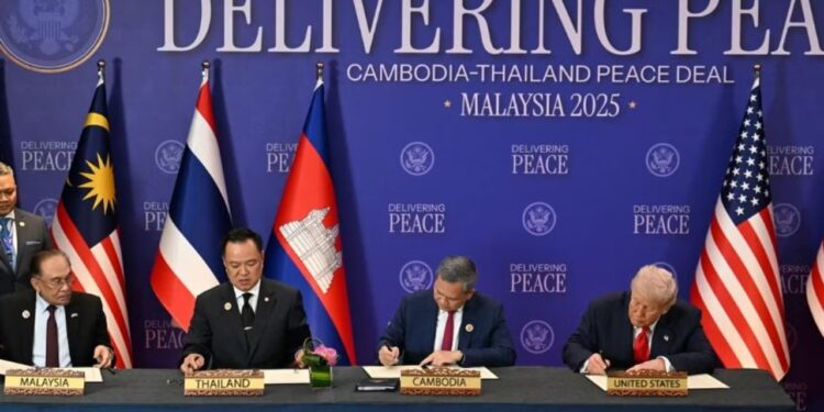 Donald Trump në Turqinë Aziatike, angazhohet në marrëveshjen e paqes mes Tajlandës dhe Kambodzhës. Takimi me Xi Jinping pritet me interes të madh.