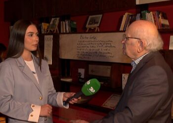 Dritëro Agolli: Ekspozitë me Pjesë Origjinale të Romanit 'Shkëlqimi dhe Rënia e Shokut Zylo'