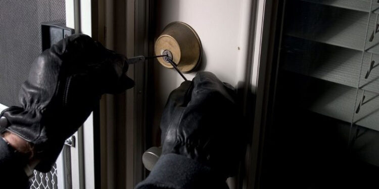 Dy të dyshuar arrestohen për 15 vjedhje në Prishtinë