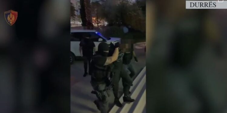 Dy vëllezër arrestohen në Manzë si pjesë e një organizate ndërkombëtare të trafikut të narkotikëve.