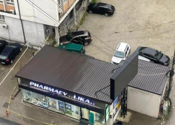 Dyshimi i armatosur me dy kallashnikovë plagos rëndë dy njerëz në Pejë