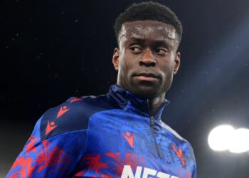 E bujshme nga Anglia, agjentët e mbrojtësit të “Tre Luanëve” bisedojnë me drejtuesit e Bayern-it.