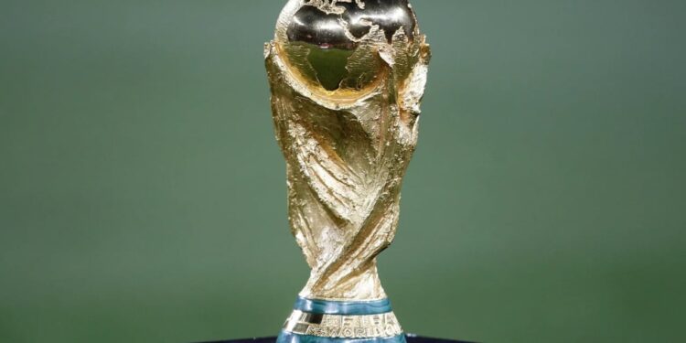 Ekspertët këshillojnë tifozët europianë: Verifikoni vizat, rrjetet sociale dhe historinë penale para udhëtimit në SHBA për Kupën e Botës 2026.