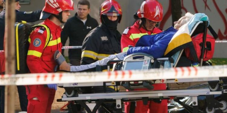 Eksplozion në një godinë 8-katëshe, dy persona humbin jetën dhe 12 të tjerë lëndohen.