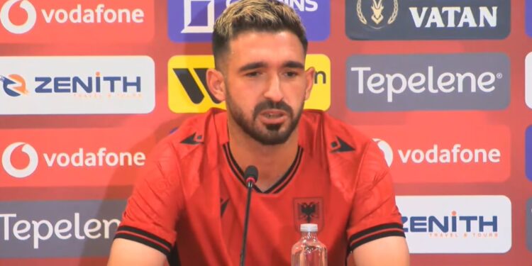 “Emocionet janë të papërshkrueshme, gjithë jetën në kuqezi”/ Debutuesi Cake: Te Shkëndija më uruan për fitoren e Shqipërisë, janë shumë patriotë