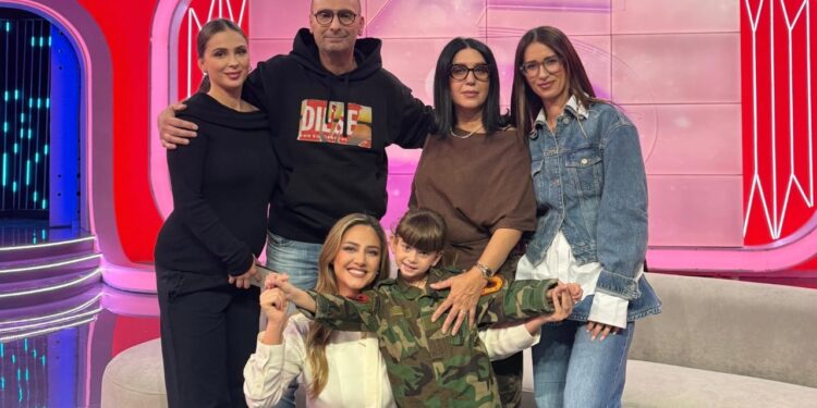 Familja tregon emocionet e tyre në "Ftesë në 5" pas protestës për UÇK-në, e cila u kategorizua si foto-lajm.