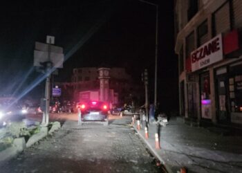 Fatmirësisht pa pasoja tragjike: Tërmeti me magnitudë 6.1 goditi Balıkesirin, ndjeshmëria e lëkundjeve arriti edhe në Stamboll e Izmir.