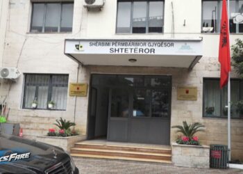 Fiks Fare: Dy gratë e shantazhuara tregojnë se si u detyruan të përfshiheshin në një seks treshe me të njëjtin burrë. Si i shtyu për të kryer akte të papërfytyrueshme…