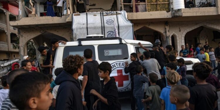 Forca të armatosura izraelite qëllojnë një autobus në Gaza, duke shkaktuar vdekjen e 9 njerëzve: Autobusi kishte tejkaluar vijën e verdhë sipas marrëveshjes.