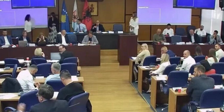Forcat e reja në Kuvendin Komunal të Prishtinës dhe asamblistët e ndëshkuar nga qytetarët