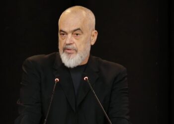 Forumi i Investimeve: “Inteligjenca Artificiale na ndihmon të arrijmë sukses”, Rama ndan një batutë me të rinjtë: Mungesa në pozitat e mia është…